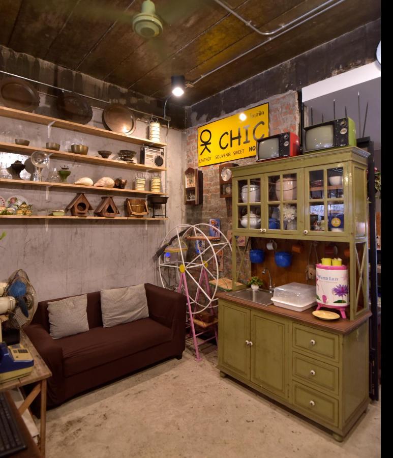 Ok Chic Phuket Hostel ภายนอก รูปภาพ